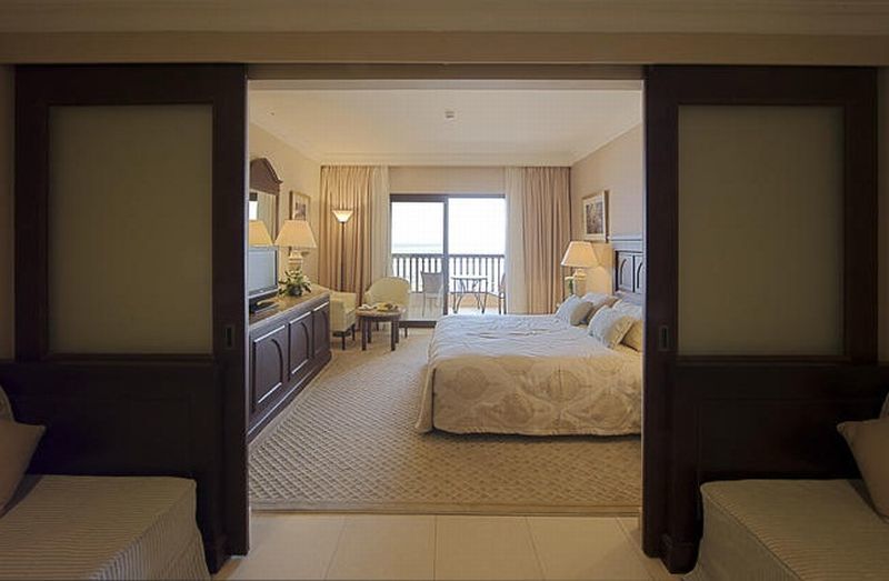 ミラマー アル アカ ビーチ リゾート アル・アカ エクステリア 写真 A bedroom at the Four Seasons Hotel
