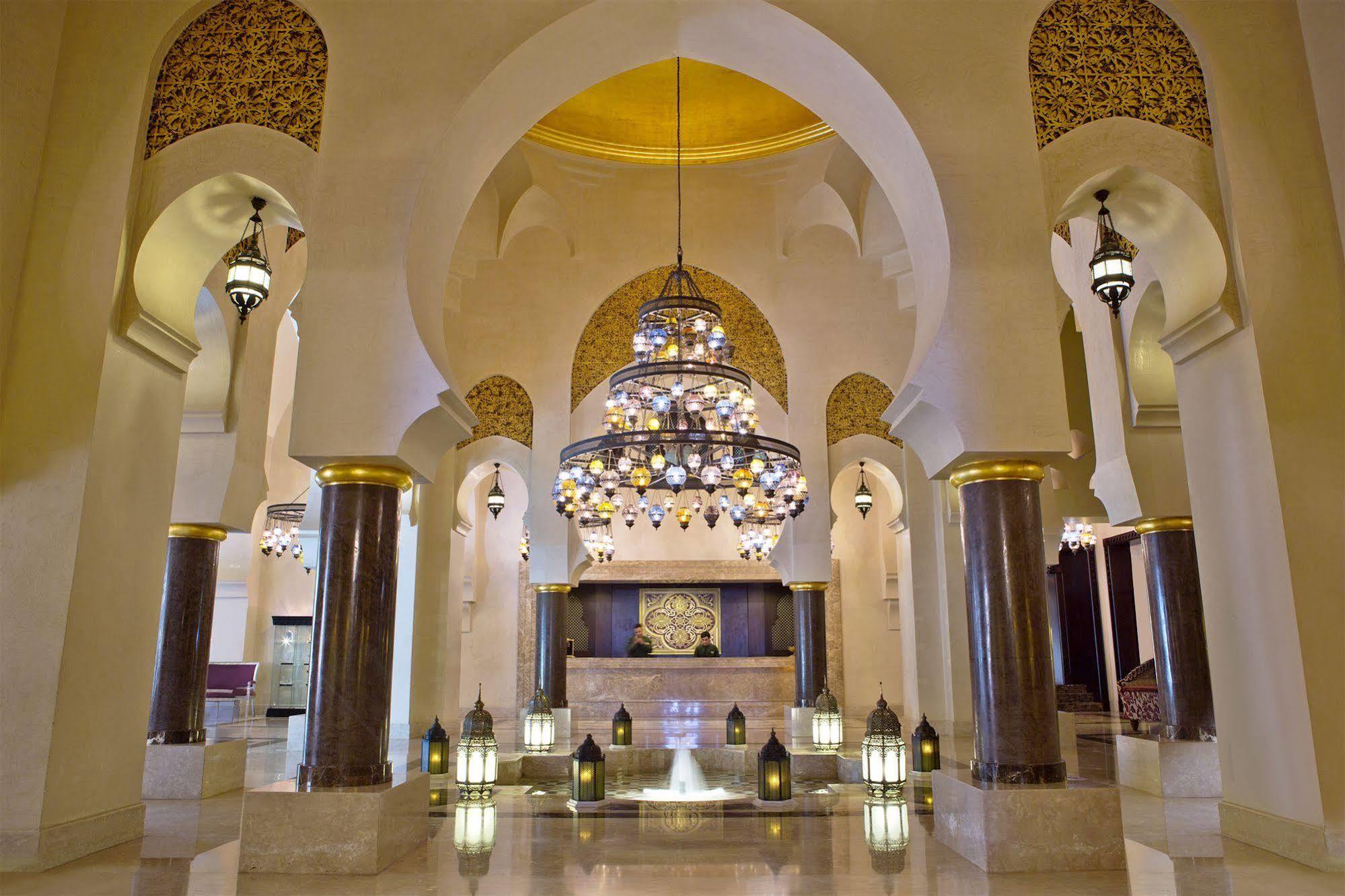 ミラマー アル アカ ビーチ リゾート アル・アカ エクステリア 写真 The lobby of the Four Seasons Hotel in Cairo