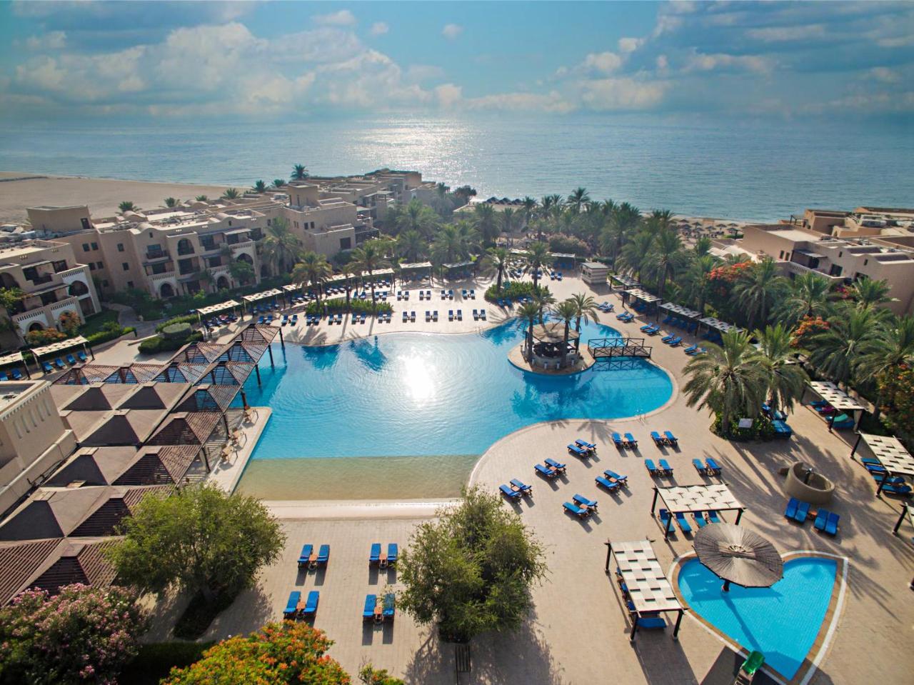 ミラマー アル アカ ビーチ リゾート アル・アカ エクステリア 写真 Aerial view of the resort