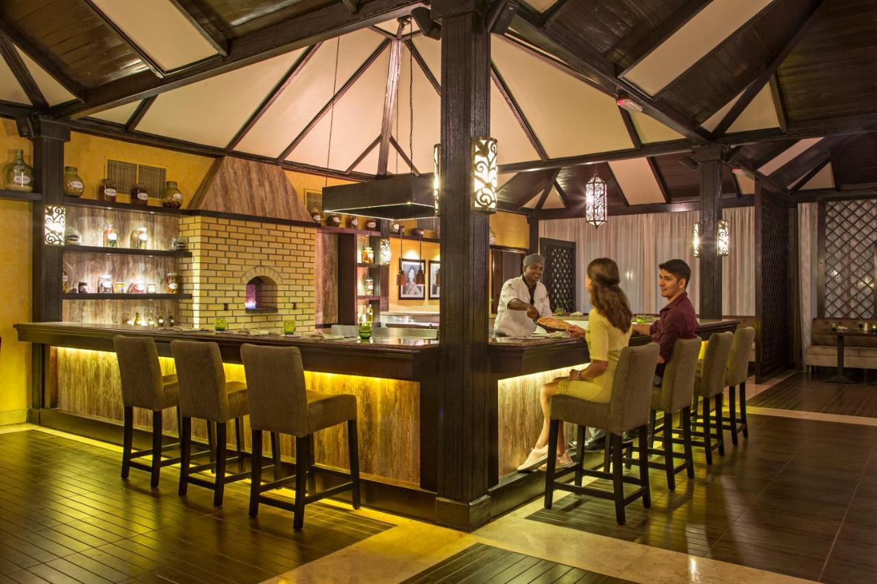 ミラマー アル アカ ビーチ リゾート アル・アカ エクステリア 写真 The bar at the lobby